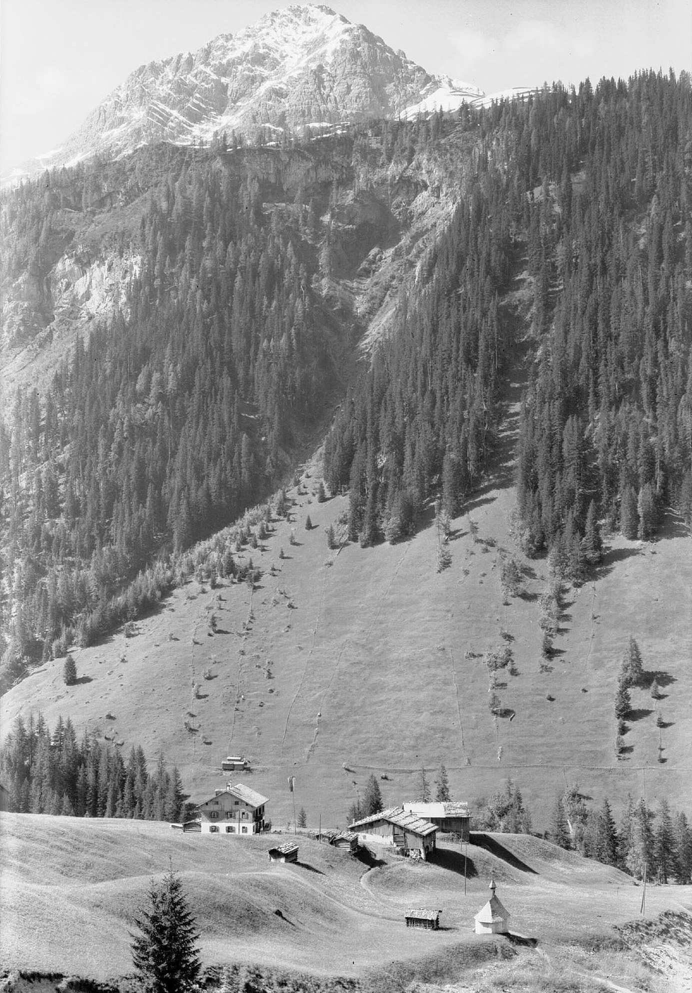 Madau gegen die Saxerspitze, dazwischen die Saxerwand (1957)